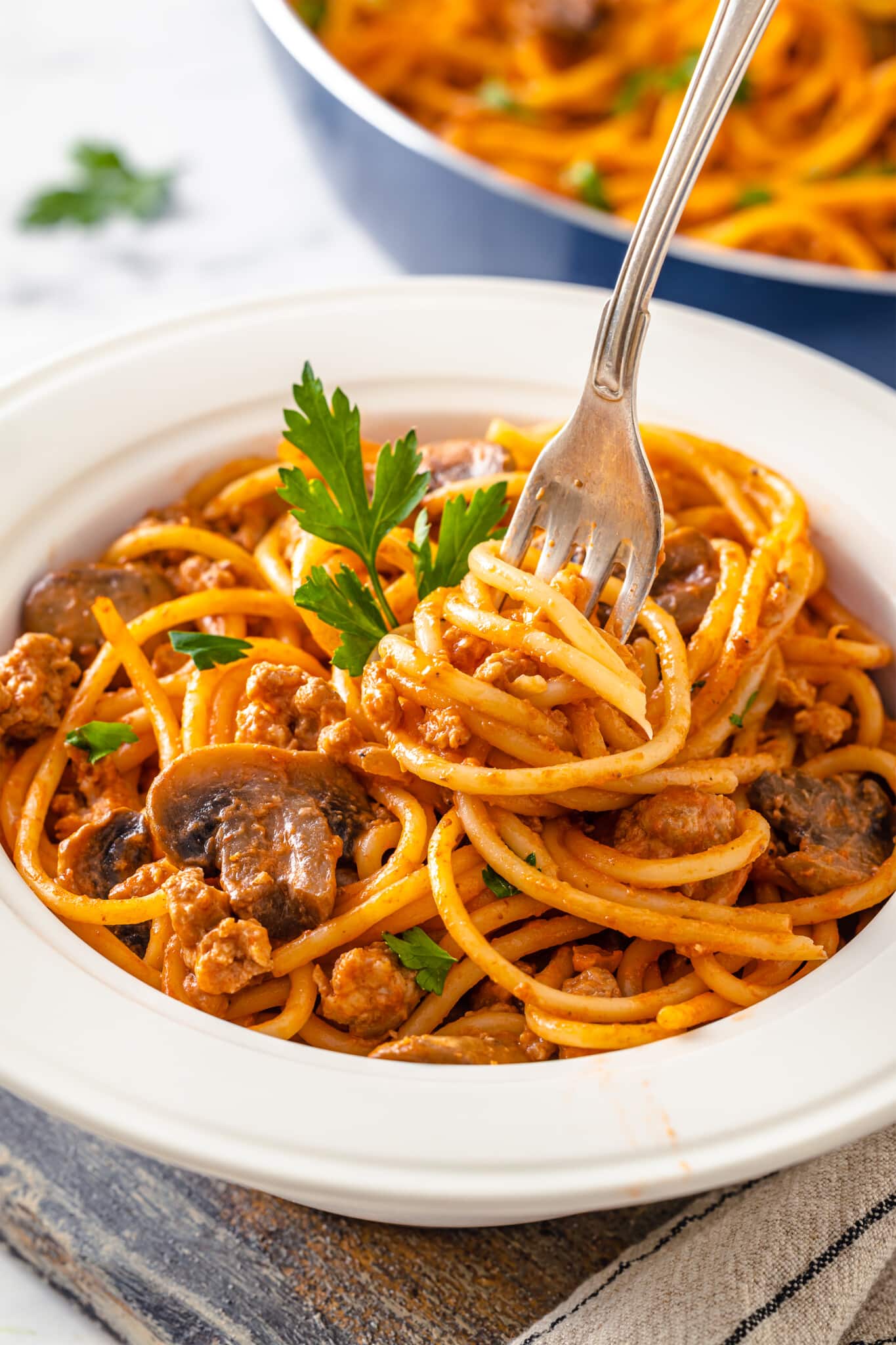 Creamy and Quick Dinner Spaghetti with Beef and Mushroom Sauce
