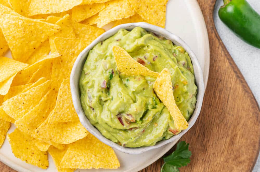 guacamole-in-bowl-with-chips-on-plate