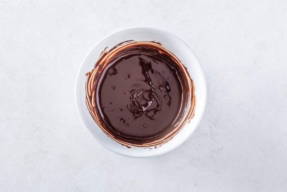 melted-chocolate-in-a-bowl