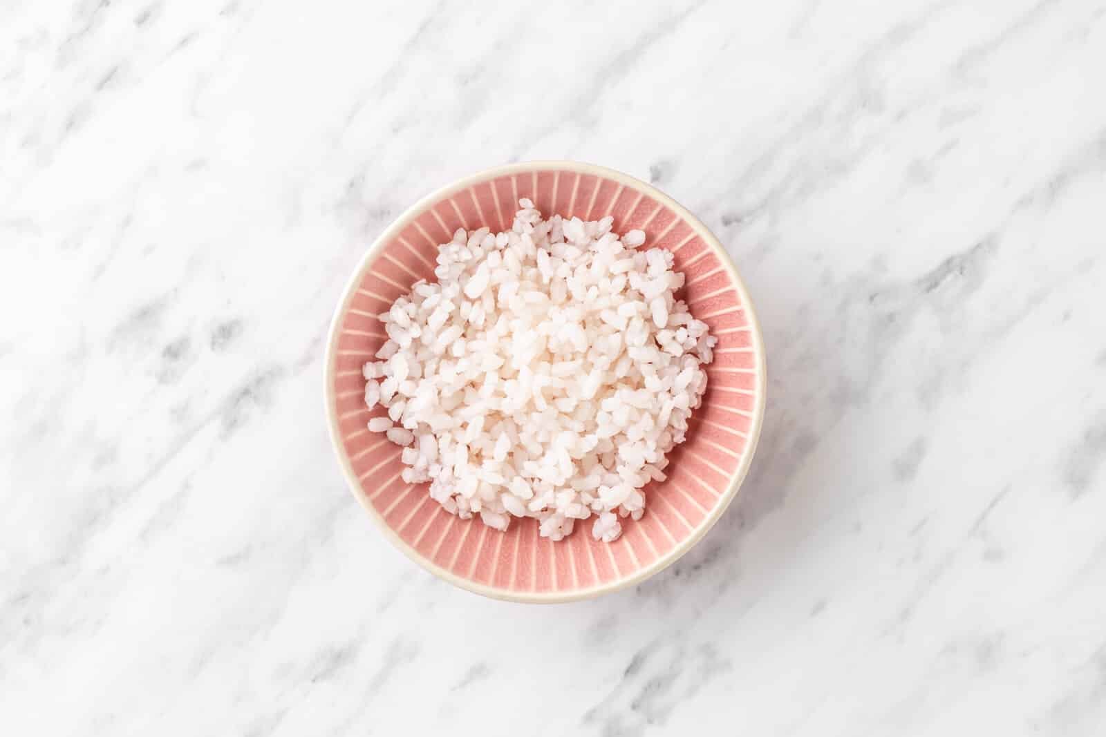 Cooked rice in a bowl.