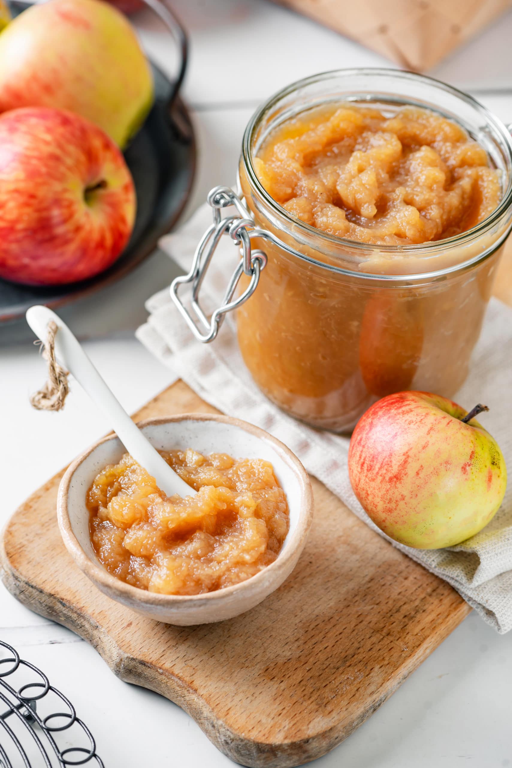 How to Make Apple Jelly With Just Two Ingredients