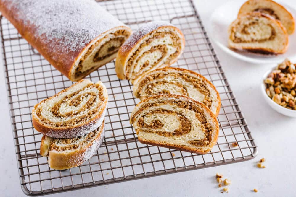 russian walnut roll orechovnik