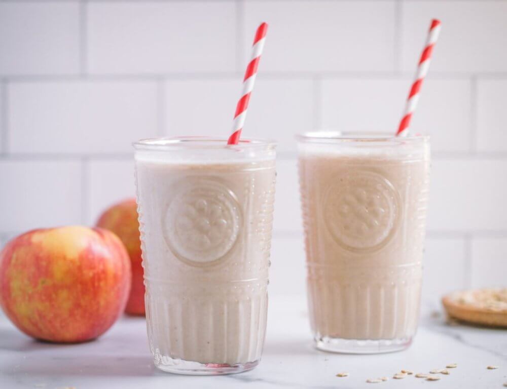 apple-pie-smoothie-in-a-glasses-with-straws-and-with-apples-in-the-background