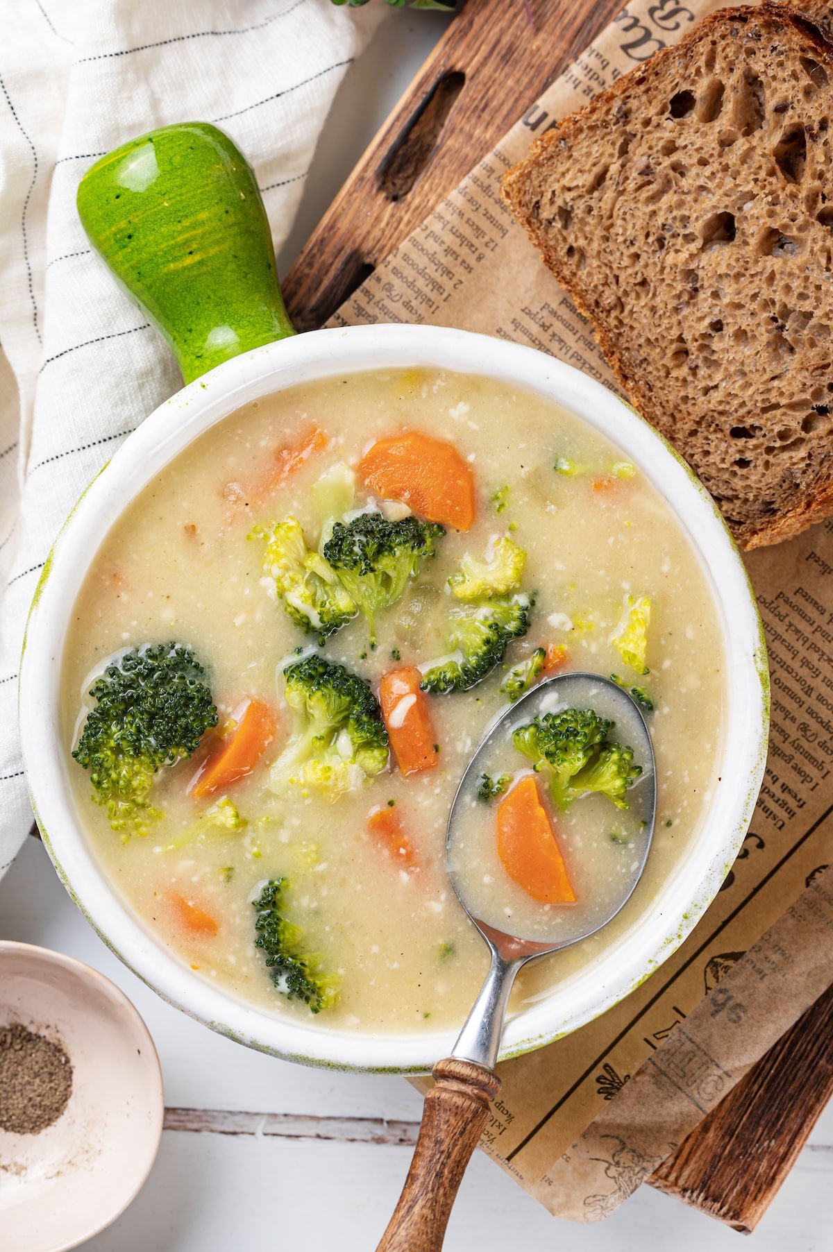 Broccoli soup with cheese