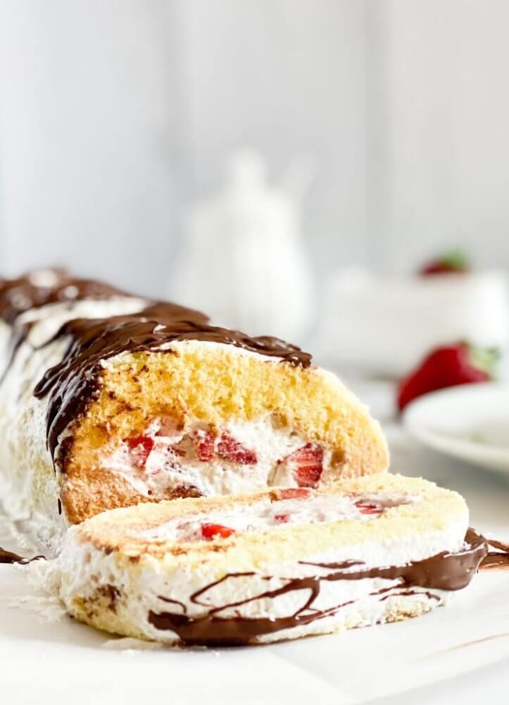 strawberry-cake-roll-with-one-slice-cut-and-laid-down