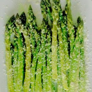 asparagus-on-a-white-plate-with-parmesan-on-top
