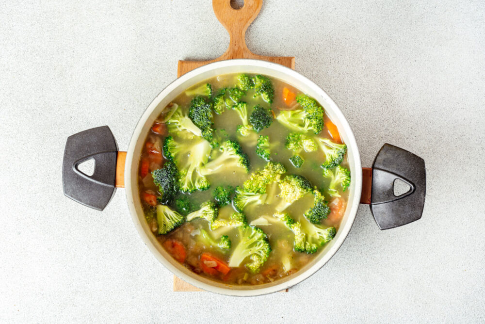 broccoli soup with fresh broccoli 1000x668