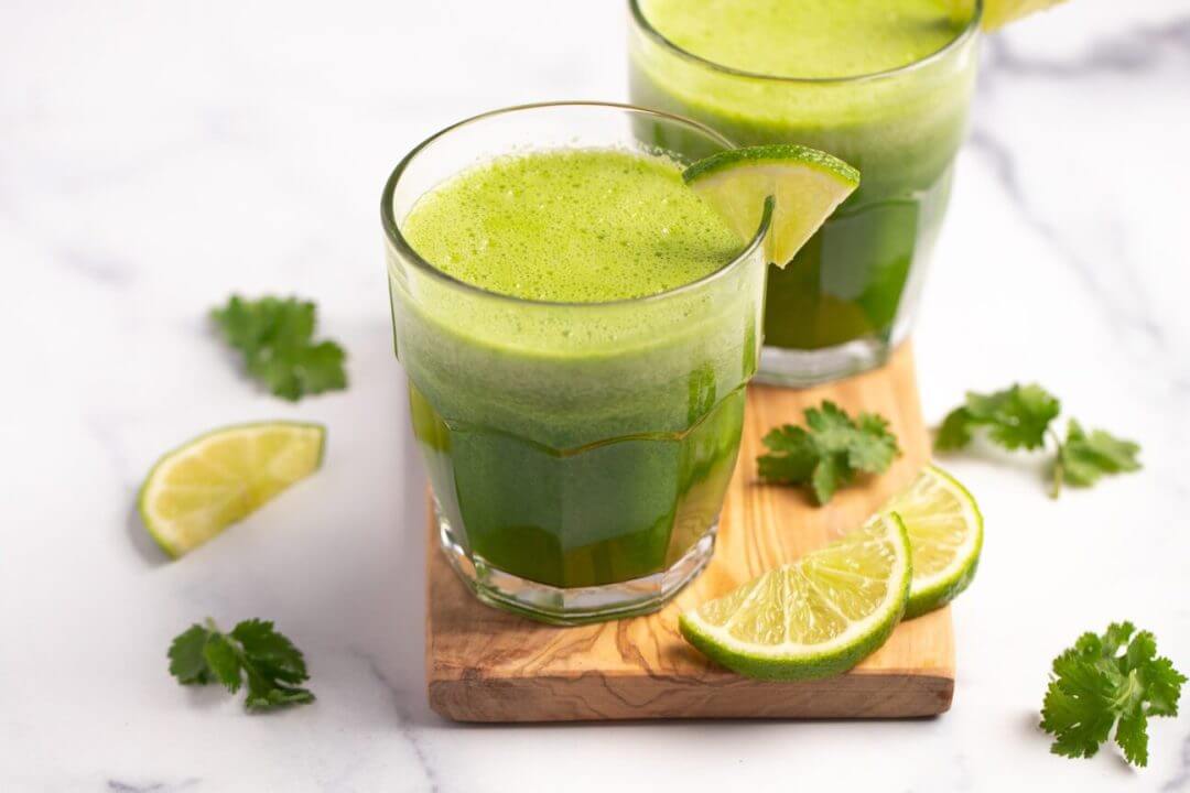 How to Make a Tropical Green Juice Quickly