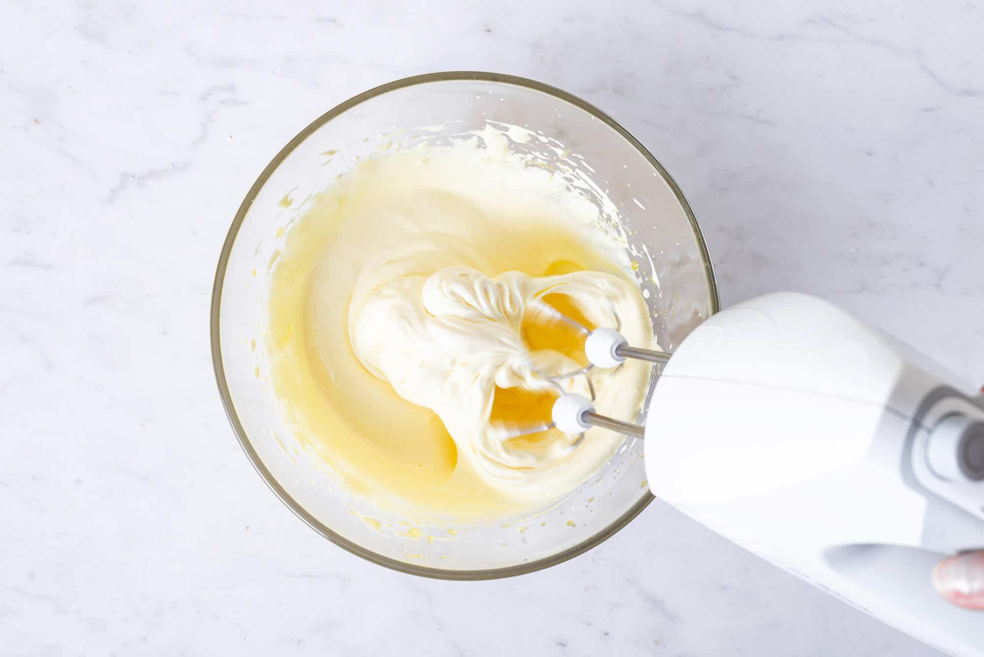 biskvit-cake-batter-process-in-a-glass-bowl-with-hand-mixers