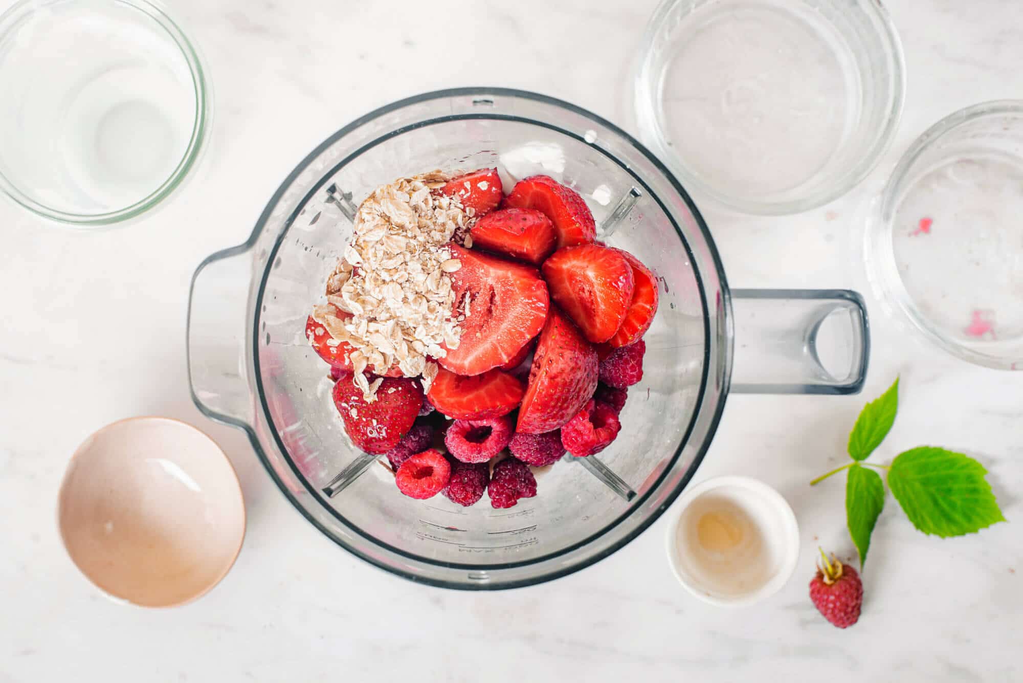 smoothie-ingredients-in-a-blender