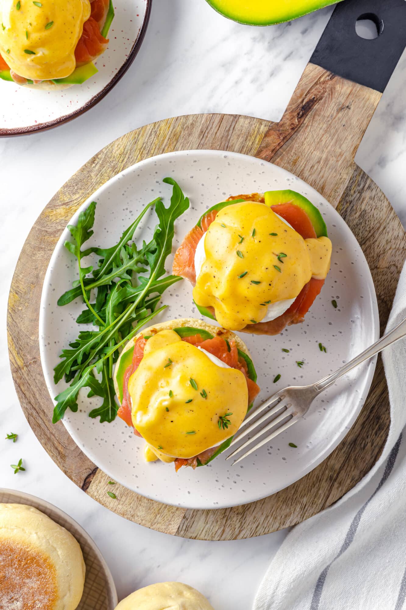 Eggs Benedict with Salmon and chives 1333x2000